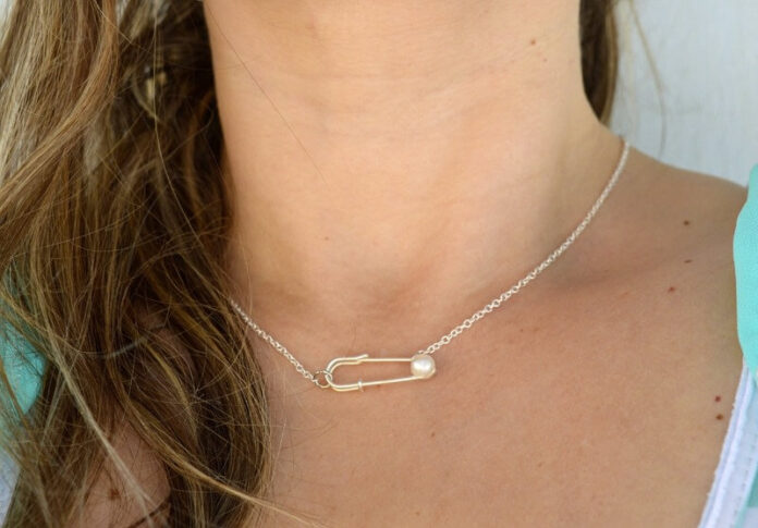 What Does a Safety Pin Necklace Meaning - All You Need to Know in 2025